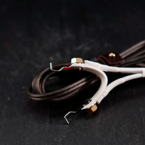 CLIPCORD BLANCO CABLE GRIS Y TUERCAS DE LATÓN